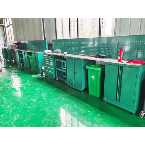 彩色工具车